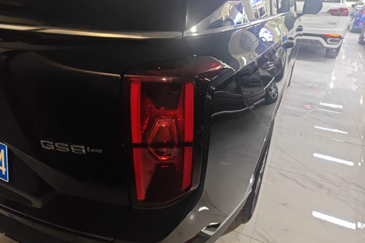 Used GAC Trumpchi GS8 2025 Linghang Series 2.0 TGDI Four-Wheel-Drive Luxury Edition 5 Seats Right Rear Taillight