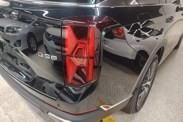 Used GAC Trumpchi GS8 2025 Linghang Series 2.0 TGDI Two-Wheel-Drive Luxury Edition 5 Seats Right Rear Taillight