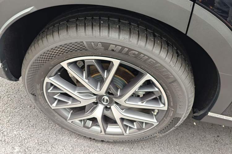 Used GAC Trumpchi GS8 2025 Linghang Series 2.0 TGDI Two-Wheel-Drive Luxury Edition 5 Seats Right Rear Wheel Hub