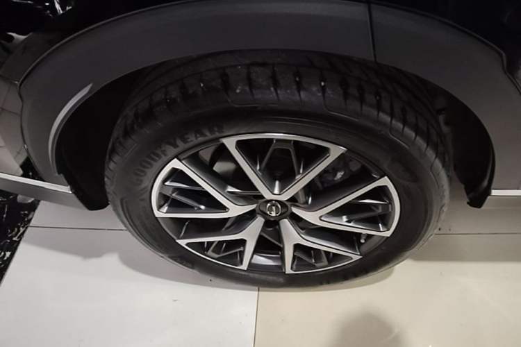 Used GAC Trumpchi GS8 2025 Linghang Series 2.0 TGDI Two-Wheel-Drive Luxury Edition 5 Seats Right Rear Wheel Hub