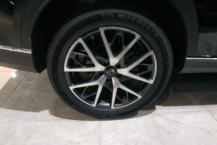 Used GAC Trumpchi GS8 2025 Linghang Series 2.0 TGDI Four-Wheel-Drive Luxury Edition 5 Seats Right Rear Wheel Hub