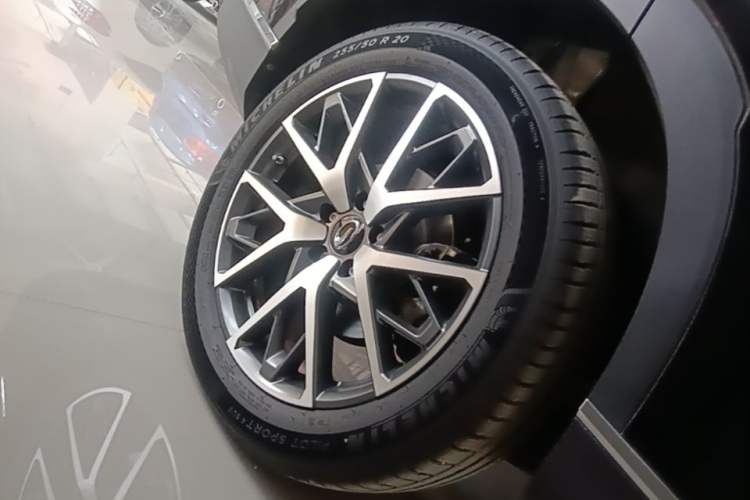 Used GAC Trumpchi GS8 2025 Linghang Series 2.0 TGDI Four-Wheel-Drive Luxury Edition 5 Seats Right Rear Wheel Hub