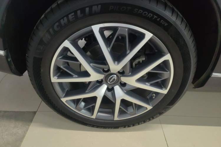 Used GAC Trumpchi GS8 2025 Linghang Series 2.0 TGDI Two-Wheel-Drive Luxury Edition 5 Seats Right Rear Wheel Hub