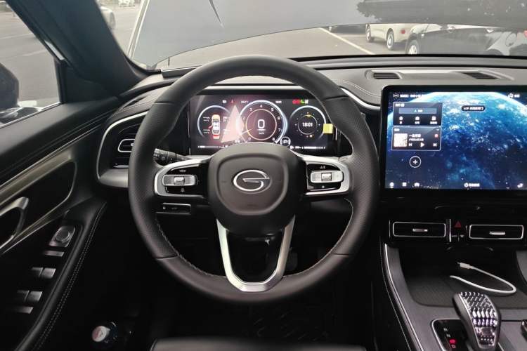 Used GAC Trumpchi GS8 2025 Linghang Series 2.0 TGDI Two-Wheel-Drive Luxury Edition 5 Seats Steering Wheel