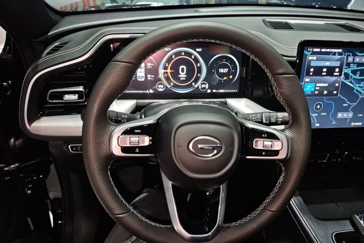 Used GAC Trumpchi GS8 2025 Linghang Series 2.0 TGDI Two-Wheel-Drive Luxury Edition 5 Seats Steering Wheel