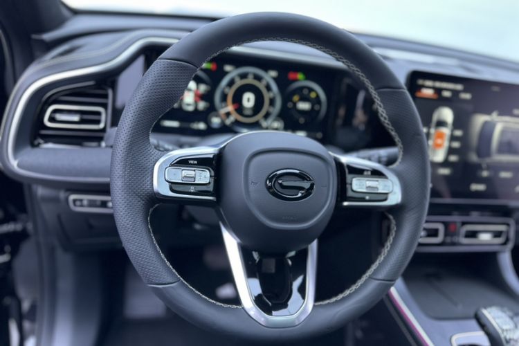 Used GAC Trumpchi GS8 2025 Linghang Series 2.0 TGDI Two-Wheel-Drive Luxury Edition 5 Seats Steering Wheel