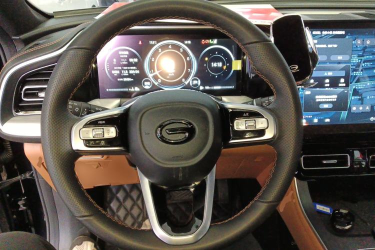 Used GAC Trumpchi GS8 2025 Linghang Series 2.0 TGDI Two-Wheel-Drive Luxury Edition 5 Seats Steering Wheel