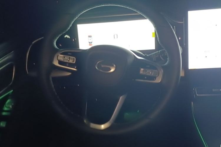 Used GAC Trumpchi GS8 2025 Linghang Series 2.0 TGDI Two-Wheel-Drive Luxury Edition 5 Seats Steering Wheel