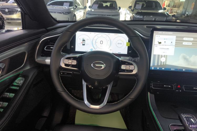 Used GAC Trumpchi GS8 2025 Linghang Series 2.0 TGDI Two-Wheel-Drive Luxury Edition 5 Seats Steering Wheel