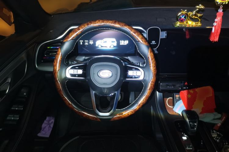 Used GAC Trumpchi GS8 2025 Linghang Series 2.0 TGDI Two-Wheel-Drive Luxury Edition 5 Seats Steering Wheel