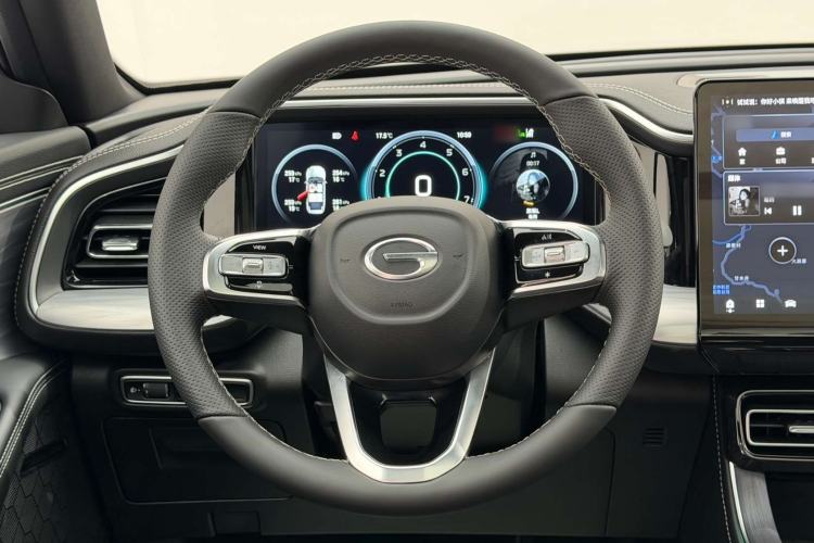 Used GAC Trumpchi GS8 2025 Linghang Series 2.0 TGDI Two-Wheel-Drive Luxury Edition 5 Seats Steering Wheel