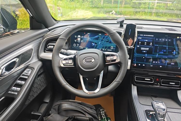 Used GAC Trumpchi GS8 2025 Linghang Series 2.0 TGDI Two-Wheel-Drive Luxury Edition 5 Seats Steering Wheel