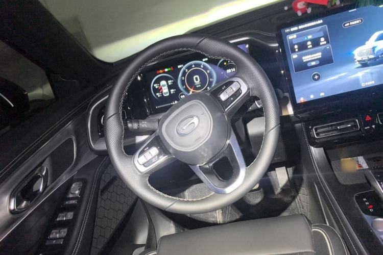 Used GAC Trumpchi GS8 2025 Linghang Series 2.0 TGDI Two-Wheel-Drive Luxury Edition 5 Seats Steering Wheel