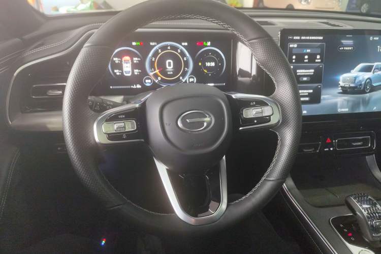 Used GAC Trumpchi GS8 2025 Linghang Series 2.0 TGDI Two-Wheel-Drive Luxury Edition 5 Seats Steering Wheel