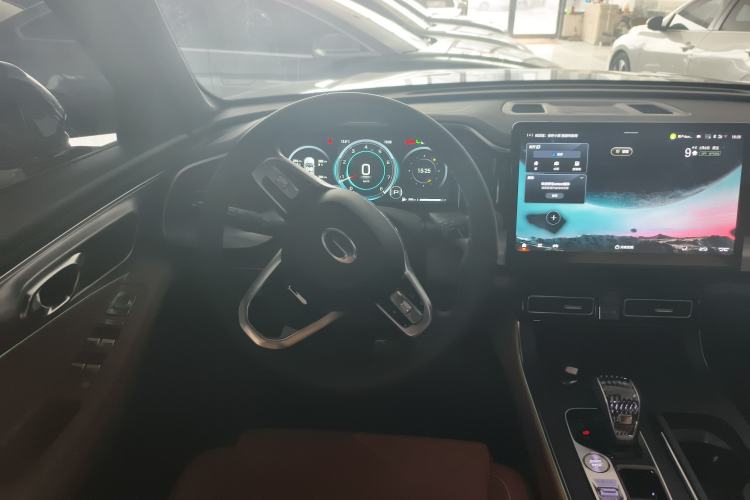 Used GAC Trumpchi GS8 2025 Linghang Series 2.0 TGDI Two-Wheel-Drive Luxury Edition 5 Seats Steering Wheel