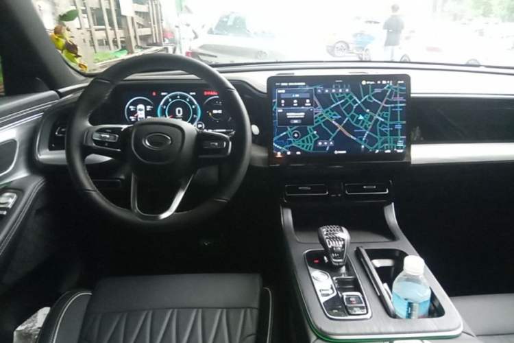 Used GAC Trumpchi GS8 2025 Linghang Series 2.0 TGDI Two-Wheel-Drive Luxury Edition 5 Seats Steering Wheel