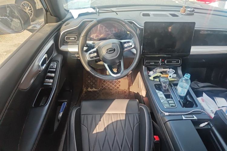 Used GAC Trumpchi GS8 2025 Linghang Series 2.0 TGDI Two-Wheel-Drive Luxury Edition 5 Seats Steering Wheel