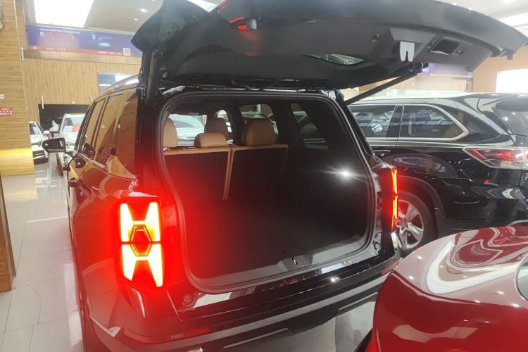 Used GAC Trumpchi GS8 2025 Linghang Series 2.0 TGDI Two-Wheel-Drive Luxury Edition 5 Seats Trunk