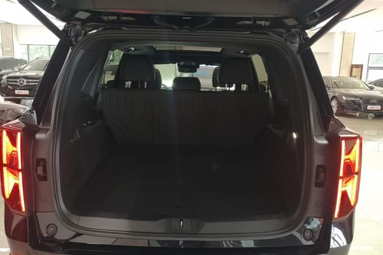Used GAC Trumpchi GS8 2025 Linghang Series 2.0 TGDI Two-Wheel-Drive Luxury Edition 5 Seats Trunk