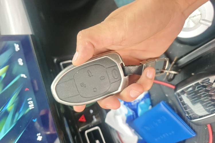 Used GAC Trumpchi GS8 2025 Linghang Series 2.0 TGDI Two-Wheel-Drive Luxury Edition 5 Seats Vehicle Key
