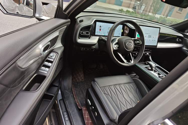 Used GAC Trumpchi GS8 2025 Linghang Series 2.0 TGDI Two-Wheel-Drive Luxury Edition 5 Seats Driver Seat