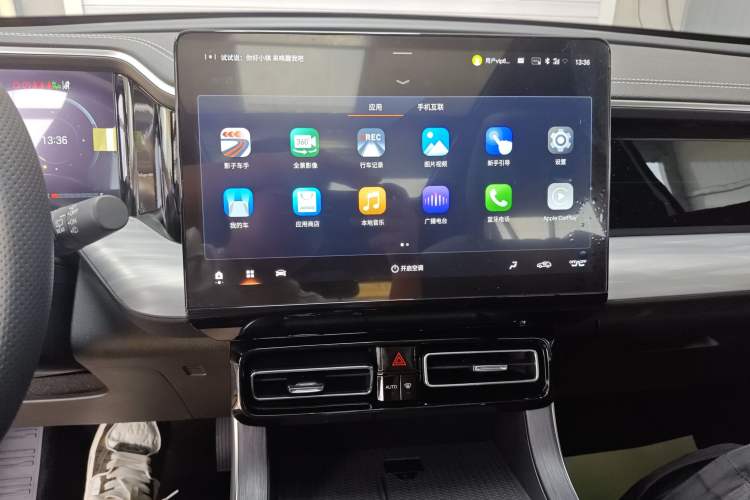 Used GAC Trumpchi GS8 2025 Linghang Series 2.0 TGDI Two-Wheel-Drive Luxury Edition 5 Seats Audio And AC Panel
