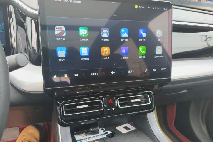 Used GAC Trumpchi GS8 2025 Linghang Series 2.0 TGDI Two-Wheel-Drive Luxury Edition 5 Seats Audio And AC Panel