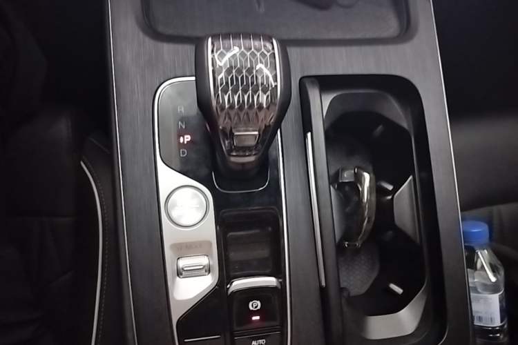 Used GAC Trumpchi GS8 2025 Linghang Series 2.0 TGDI Two-Wheel-Drive Luxury Edition 5 Seats Gear Lever