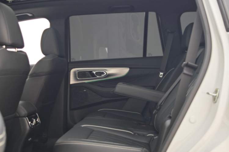 Used GAC Trumpchi GS8 2025 Linghang Series 2.0 TGDI Four-Wheel-Drive Luxury Edition 5 Seats Interior 3