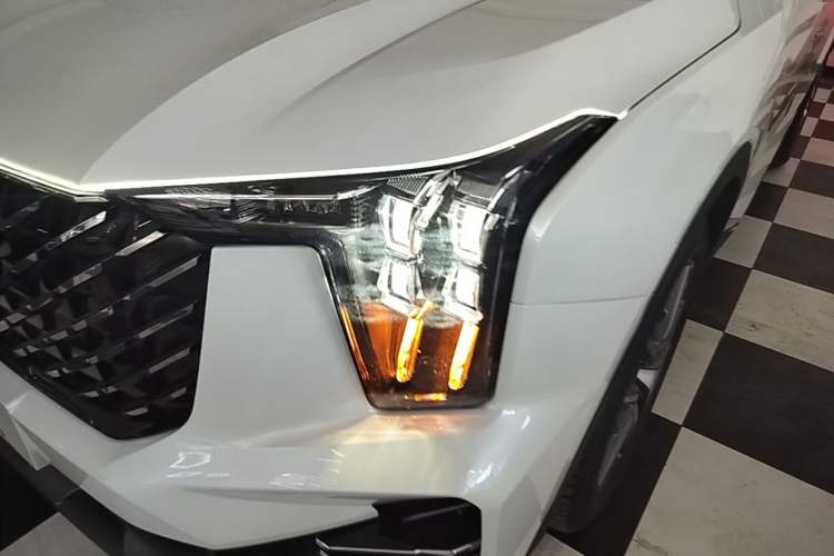 Used GAC Trumpchi GS8 2025 Linghang Series 2.0 TGDI Two-Wheel-Drive Luxury Edition 5 Seats Left Front Headlight