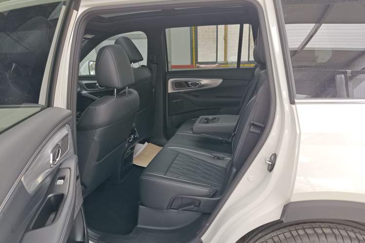 Used GAC Trumpchi GS8 2025 Linghang Series 2.0 TGDI Two-Wheel-Drive Luxury Edition 5 Seats Left Rear Seat