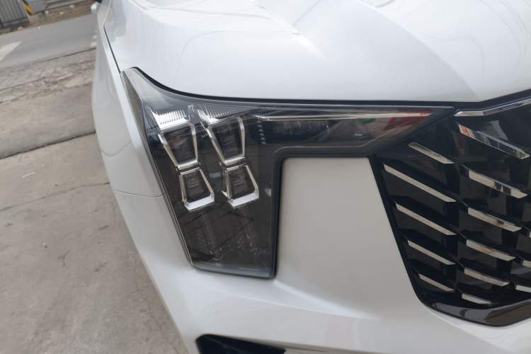 Used GAC Trumpchi GS8 2025 Linghang Series 2.0 TGDI Two-Wheel-Drive Luxury Edition 5 Seats Right Front Headlight