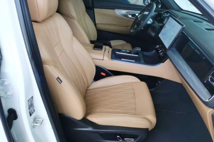 Used GAC Trumpchi GS8 2025 Linghang Series 2.0 TGDI Two-Wheel-Drive Luxury Edition 5 Seats Right Front Seat