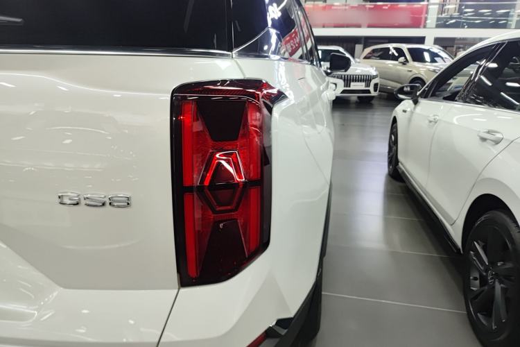 Used GAC Trumpchi GS8 2025 Linghang Series 2.0 TGDI Two-Wheel-Drive Luxury Edition 5 Seats Right Rear Taillight