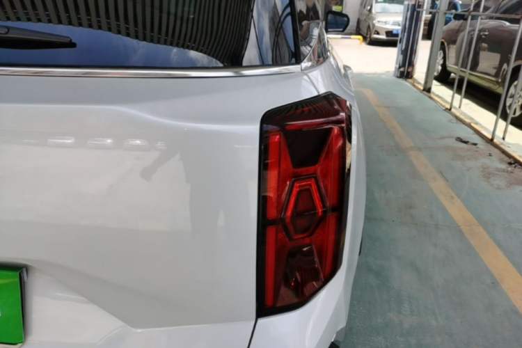 Used GAC Trumpchi GS8 2025 Linghang Series 2.0 TGDI Two-Wheel-Drive Luxury Edition 5 Seats Right Rear Taillight