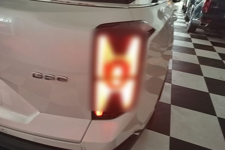 Used GAC Trumpchi GS8 2025 Linghang Series 2.0 TGDI Two-Wheel-Drive Luxury Edition 5 Seats Right Rear Taillight