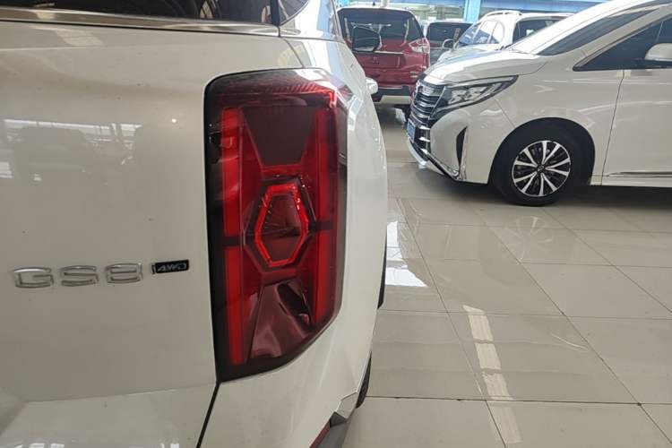 Used GAC Trumpchi GS8 2025 Linghang Series 2.0 TGDI Four-Wheel-Drive Luxury Edition 5 Seats Right Rear Taillight