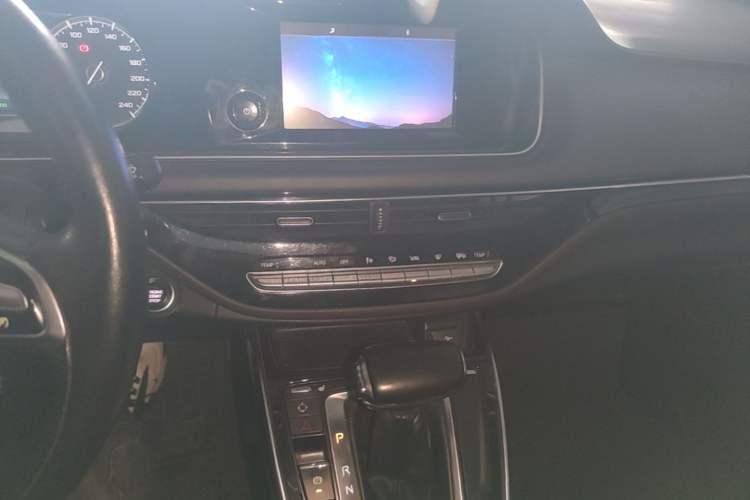 Used GAC Trumpchi M6 2019 270T Automatic Luxury Edition (7-seater) China V Standard Audio And AC Panel