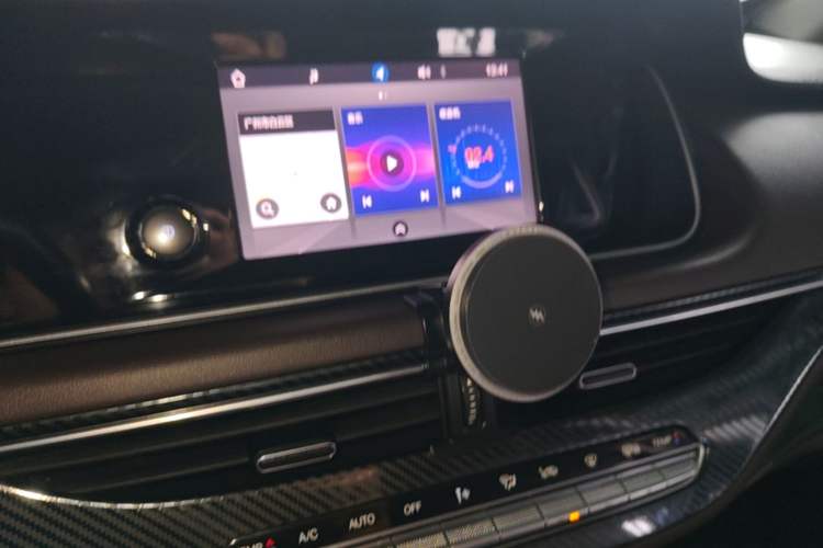 Used GAC Trumpchi M6 2019 270T Automatic Luxury Edition (7-seater) China V Standard Audio And AC Panel