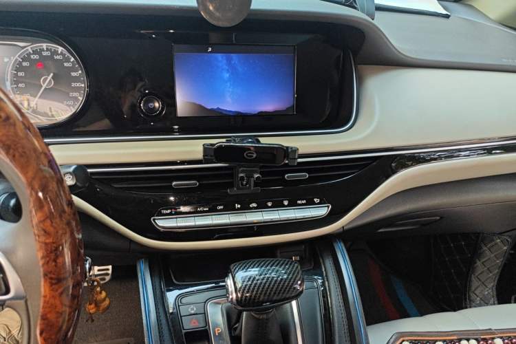 Used GAC Trumpchi M6 2019 270T Automatic Elite Edition (7-seater) China V Standard Audio And AC Panel