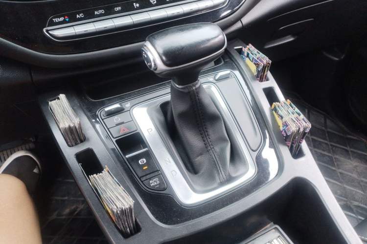 Used GAC Trumpchi M6 2019 270T DCT Luxury Edition (7-seater) China VI Gear Lever