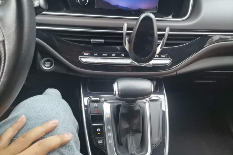 Used GAC Trumpchi M6 2019 270T DCT Luxury Edition (7-seater) China VI Gear Lever