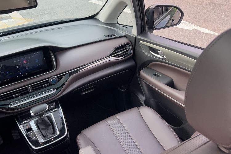 Used GAC Trumpchi M6 2019 270T Automatic Prestige Edition (6-seater) - China V Standard Interior 3