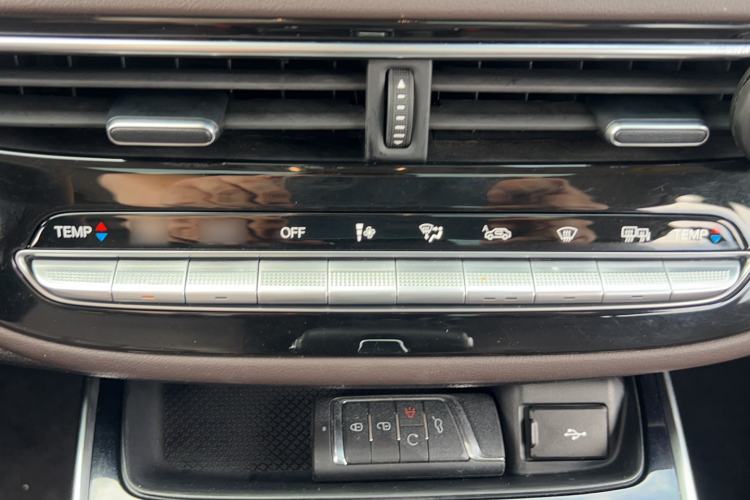 Used GAC Trumpchi M6 2019 270T Automatic Prestige Edition (6-seater) - China V Standard Interior 5