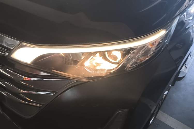 Used GAC Trumpchi M6 2019 270T Automatic Luxury Edition (7-seater) China V Standard Left Front Headlight