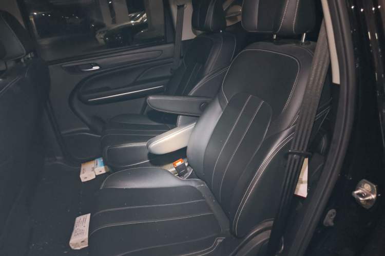 Used GAC Trumpchi M6 2019 270T DCT Prestige Edition (7-seater) China VI Left Rear Seat