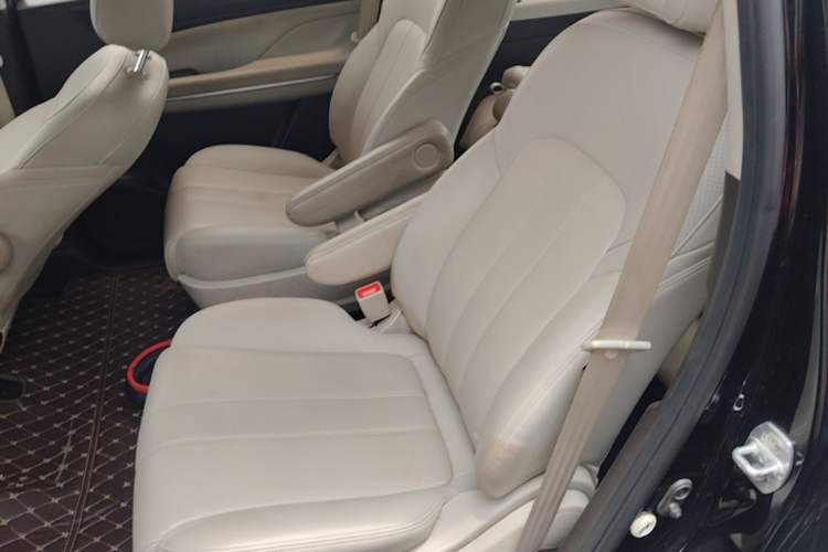 Used GAC Trumpchi M6 2019 270T Automatic Luxury Edition (7-seater) China V Standard Left Rear Seat