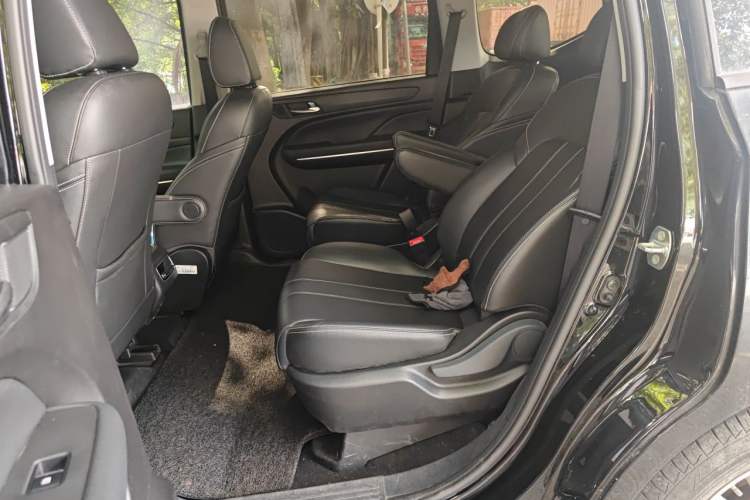Used GAC Trumpchi M6 2019 270T DCT Luxury Edition (7-seater) China VI Left Rear Seat