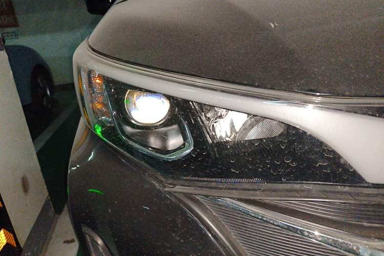 Used GAC Trumpchi M6 2019 270T DCT Prestige Edition (6-Seater) China VI Right Front Headlight