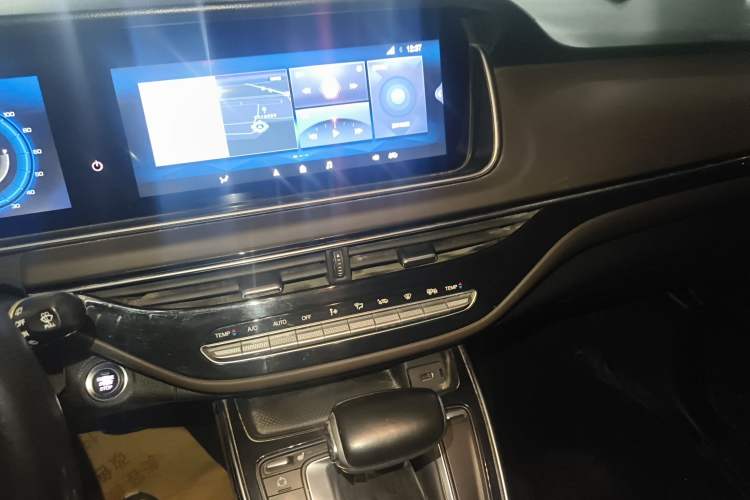 Used GAC Trumpchi M6 2019 270T DCT Prestige Edition (7-seater) China VI Audio And AC Panel